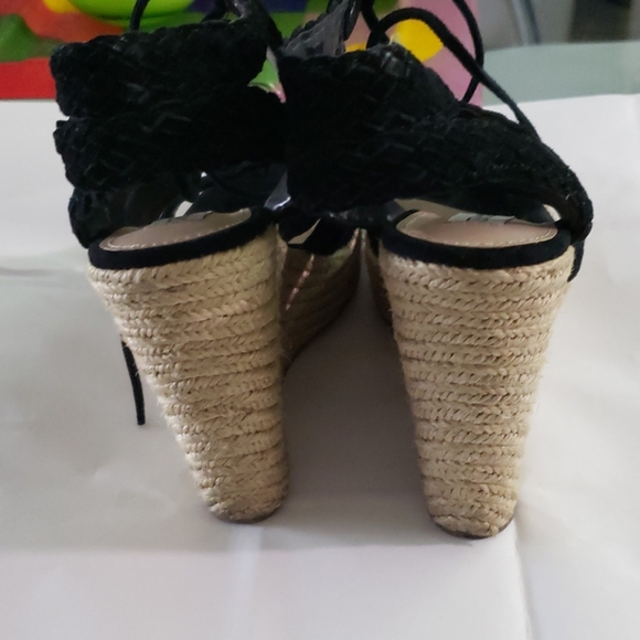 Sandals - Picture 3 of 4